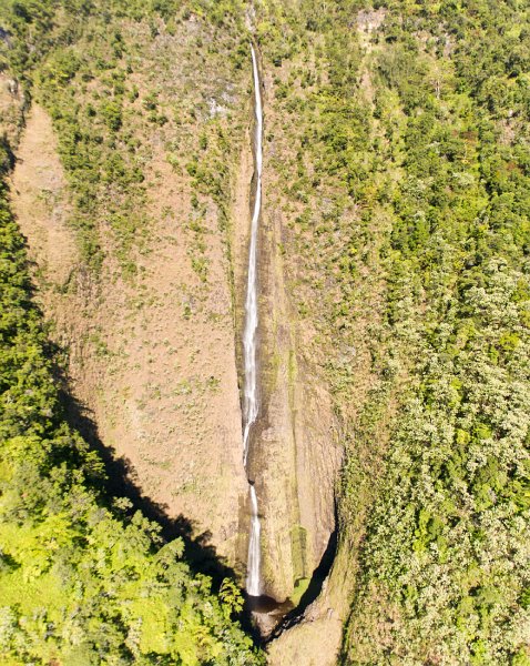 20140111_085105 D3.jpg - Waterfall in Popolu Valley from herlicopter